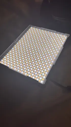 672c Aputure Led Light