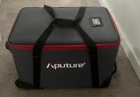 Apa0173a20 Aputure 600x Pro Bi-color Led With Case - Open Box Excellent Condition