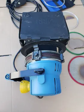 L1.76900 Arri 1000w Tungsten Fresnel With Barn Doors And Scrims. Spare Bulb Arrilite