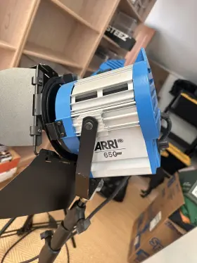 L1.79400.a Arri Huge Bundle - 650 Watt And 300 Fresnel Light Manfrotti 1004bac #3