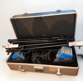 L1.79400.a Arri Huge Bundle - 650 Watt And 300 Fresnel Light Manfrotti 1004bac