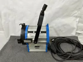 L1.79610.a Arri 1000 Plus Studio Light 100-250v Ip23 Missing Bulb