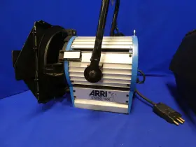 L1.80500.a Arri Studio 1000w Light With Barn Doors C-clamps Male Bates Cord Qty2 #2