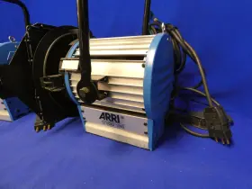 L1.80500.a Arri Studio 1000w Light With Barn Doors C-clamps Male Bates Cord Qty2 #3