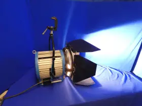 L1.80750a Arri L1.80750 A Studio 2000w Light Male Bates Barn Doors Relamp Led Tungston