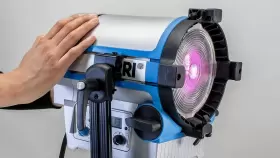 Arri L5-c Spotlight With Barn Doors Silver And Blue Minimally Used Condition #2