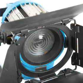 Lthar300wfsn Arri 300w Tungsten Fresnel Light - Silver/blue Sku#1884040 #3