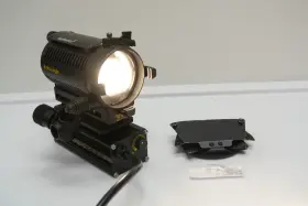 Dlhm4-300 Dedolight Spotlight With Dmx 120 Vac Bag And Spare Bulb Cracked #2