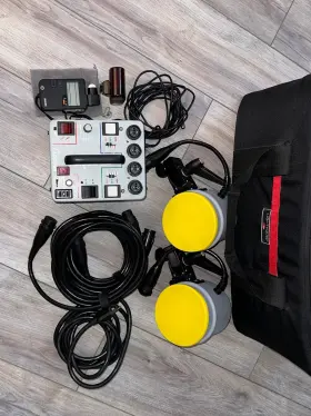 Rk8-1222 Dynalite 1000xr Power Pack 2x 2040 Strobe Heads Extras Cables Soft Case