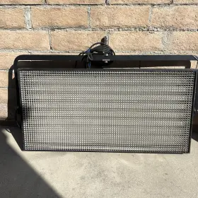 Image-85-120 Kino Flo Dmx Led/fluorescent Lighting Fixture With Louver And Yoke