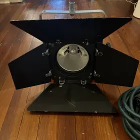 575s Kobold Dlf Hmi Stage And Studio Light With Power Cord Case