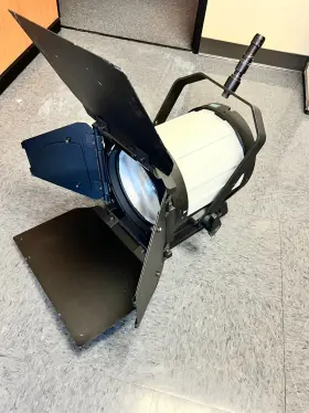 Sola-9 Litepanels Sola 9 Led Inch Fresnel Light Barndoors Fixture 1000w Daylight Output
