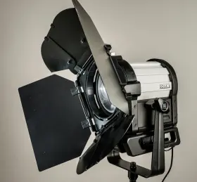 Sn02357 Litepanels Sola6 Daylight Fresnel Dmx Focus/dim Junior Pin Barndoors