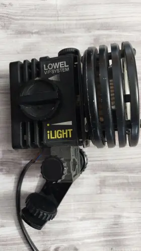 Lowel 841274009623 Vip Ilight 100vac/12vdc Halogen Photo Studio Flood To Spotlight Untested