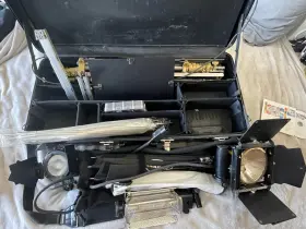 Dv44 Lowel Creator Kit Classic Tungsten Video Lighting With Stands And Case