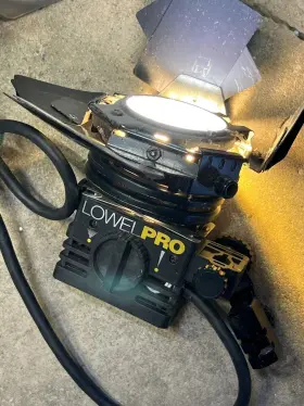 P2-101 Lowel Pro-light Focusing Flood Light For Parts Read