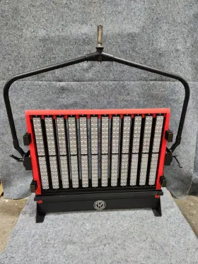 Mbe1920l Mole Richardson Co. Maxi-12 Led 5600k Daylite 10 Beam Lumen Radio 4ft Light