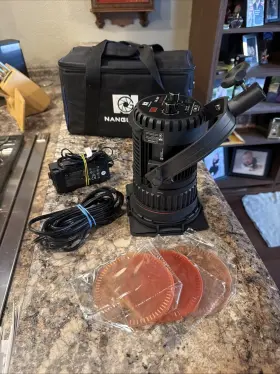 Cn-30f Nanguang Led Fresnel Light Camera Photography Professional Vg Cond