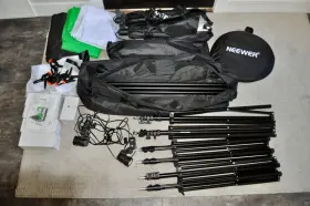 90100342 Neewer Complete Photography 800w 5500k Umbrellas Softbox Continuous Lighting Kit