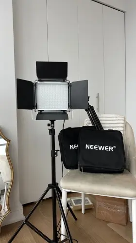 Rgb660 Neewer 2 Pack Pro Led Video Light Kit - Opened 1 Barely Used New