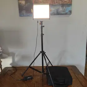 Jyled-500s Neweer Portable Dimmable Light With Tripod And Batteries