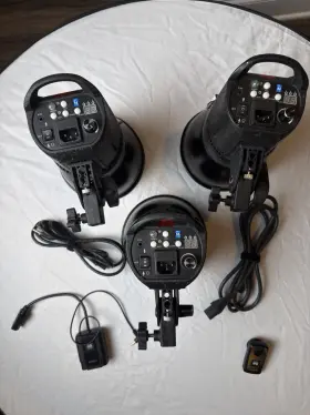 Sm300 Promaster 6833 Continuous Lighting Kit 3 Units Portable With Light Stands