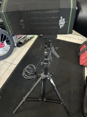 Lthrsrs5610 Rps Studio Cooled 100 Light. Tested Working. Stand Included