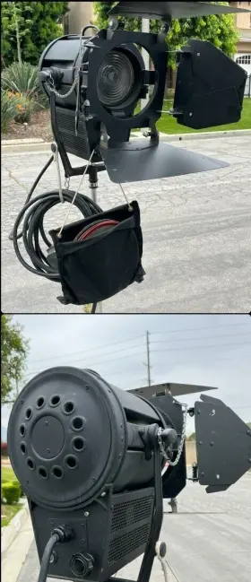 4131 Ultralight 2k Baby Junior Fresnel Solarspot With Barndoors Scrims Working