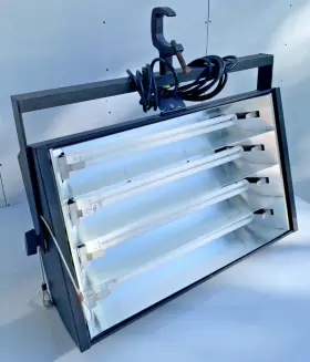 P220-455bx Videssence Studio Light 28 Inch L X 8 W 17.25 H Tested Works