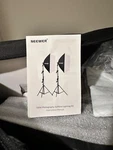 Neewer 10085939 700W Professional Photography Softbox With E27 Socket.... Fixed Price $99.00.